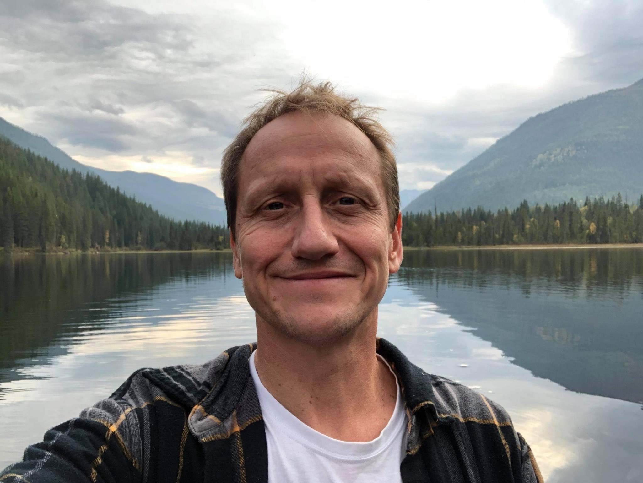 Henrik Elzinga, RSW and RCC, CBT-I therapist in British Columbia